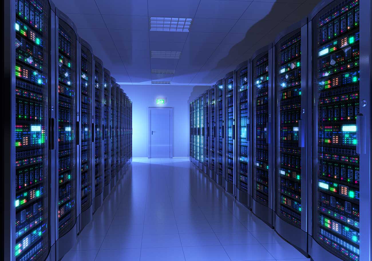 Foto do corredor de um data center - pós-graduação em Engenharia de Redes EAD